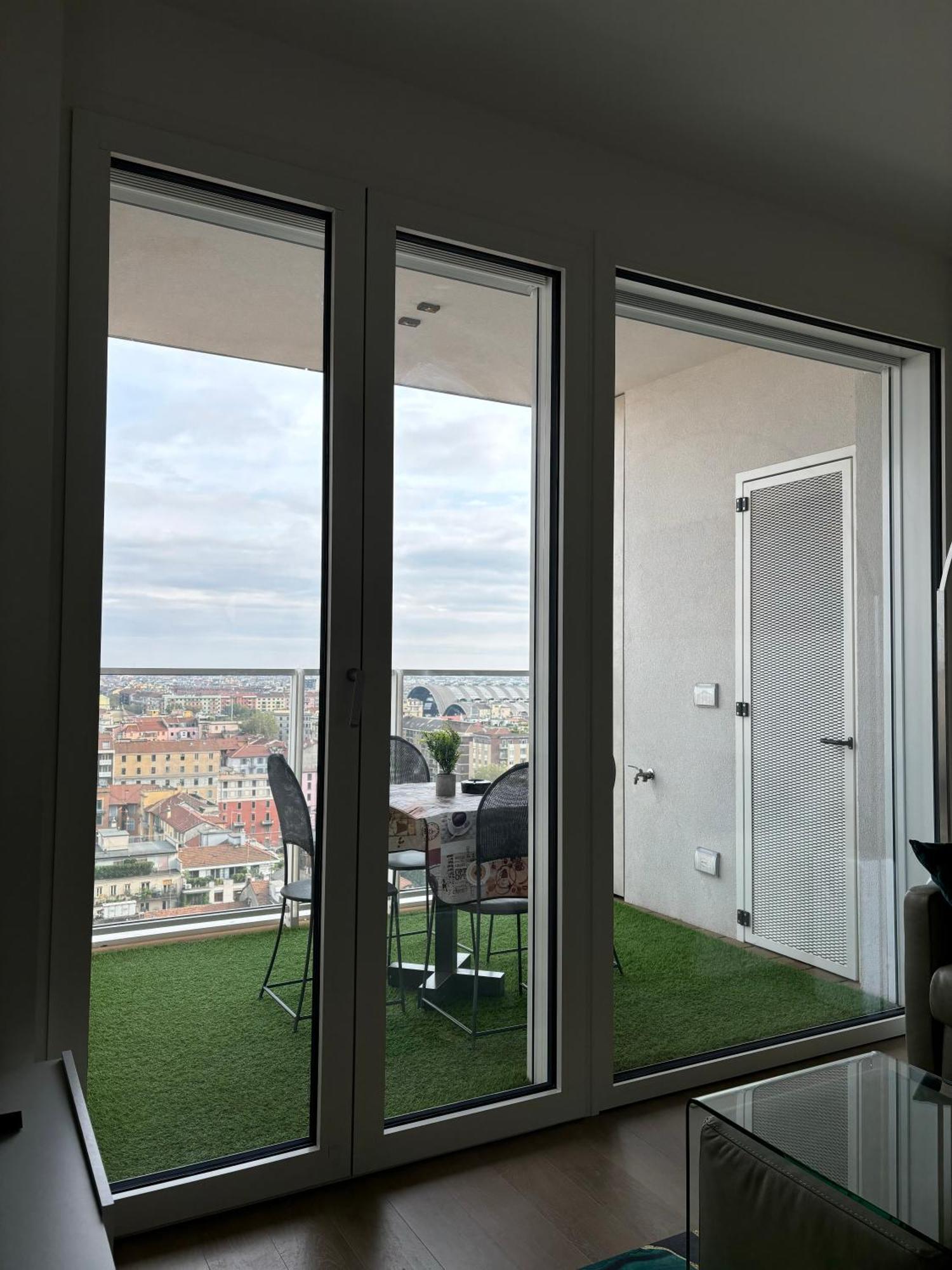 Torre Milano Skyview Suite Gym Pool & Rooftop Milão Exterior foto